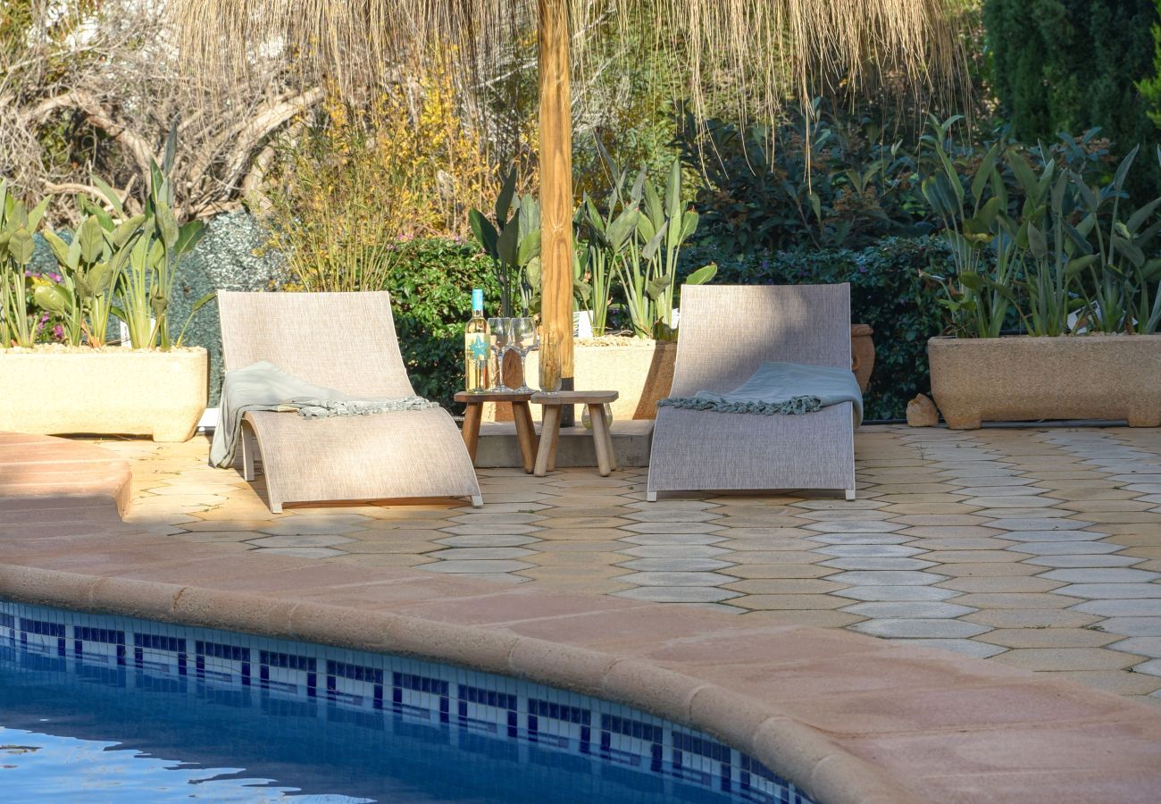 Villa in Moraira - Elegante Villa mit Platz für 8 Personen. – Privates Grundstück von 773 m² mit Garten und Terrasse.