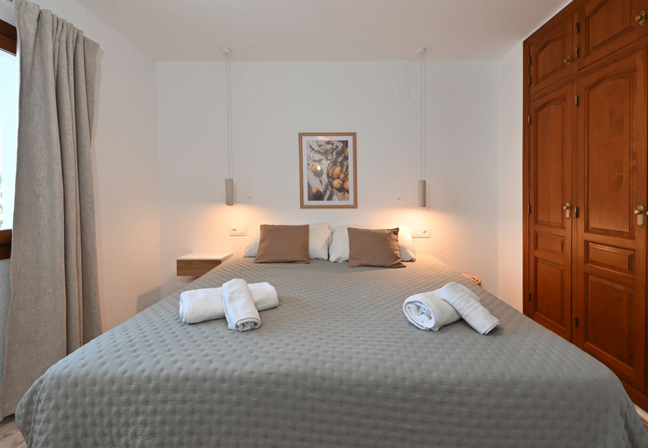 Villa in Moraira - Elegante Villa mit Platz für 8 Personen. – Privates Grundstück von 773 m² mit Garten und Terrasse.