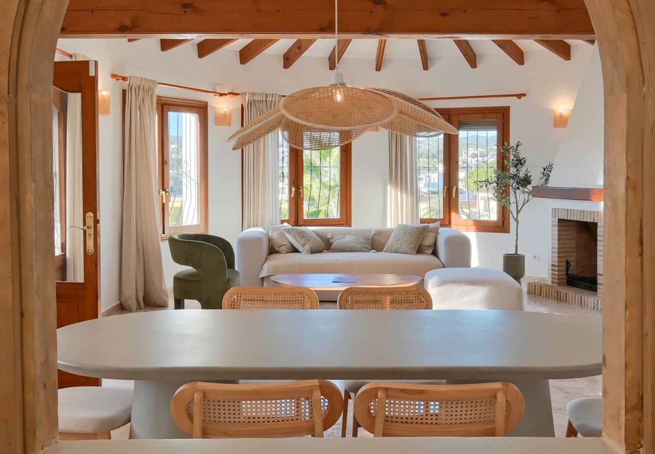 Villa in Moraira - Elegante Villa mit Platz für 8 Personen. – Privates Grundstück von 773 m² mit Garten und Terrasse.