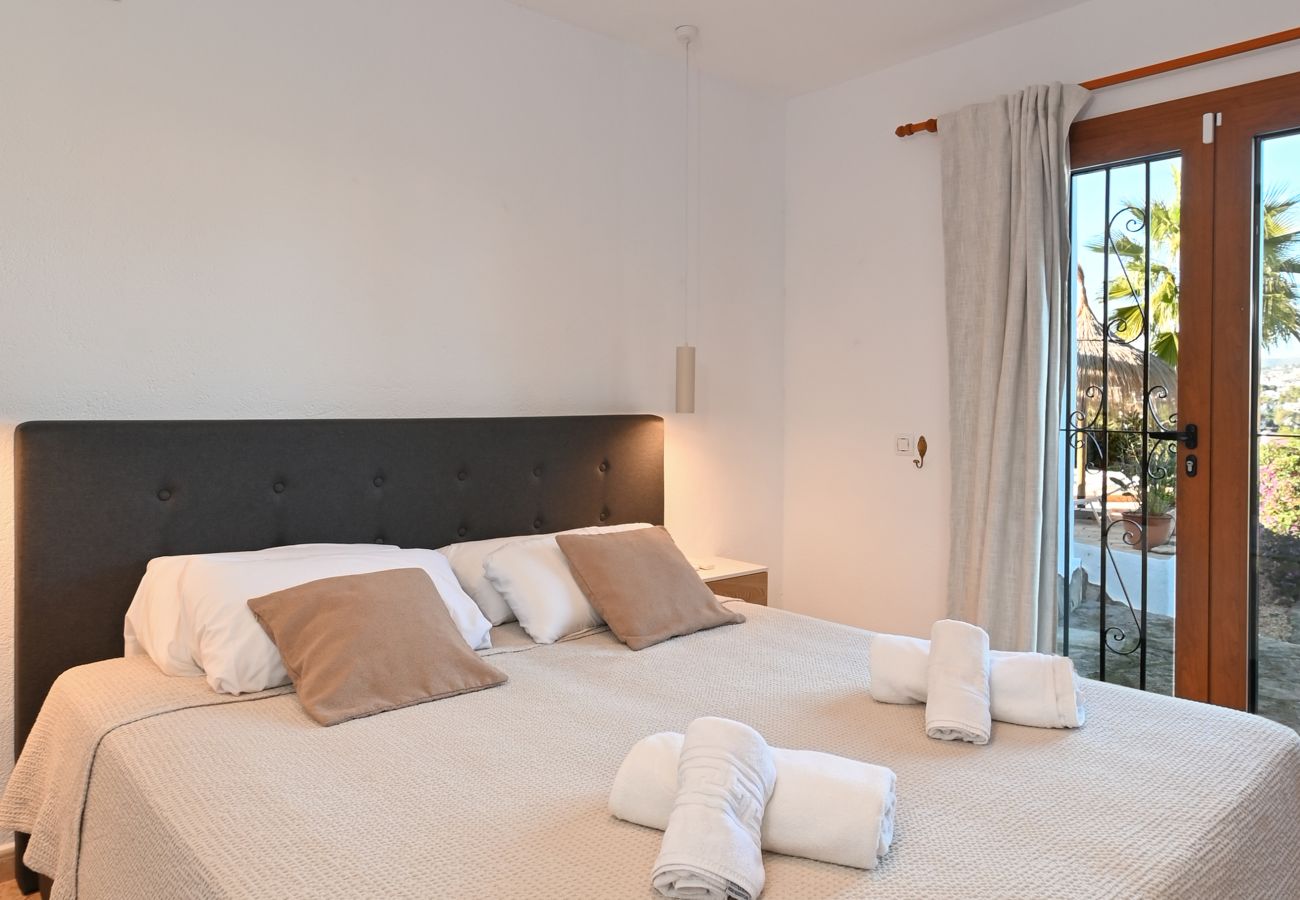 Villa in Moraira - Elegante Villa mit Platz für 8 Personen. – Privates Grundstück von 773 m² mit Garten und Terrasse.