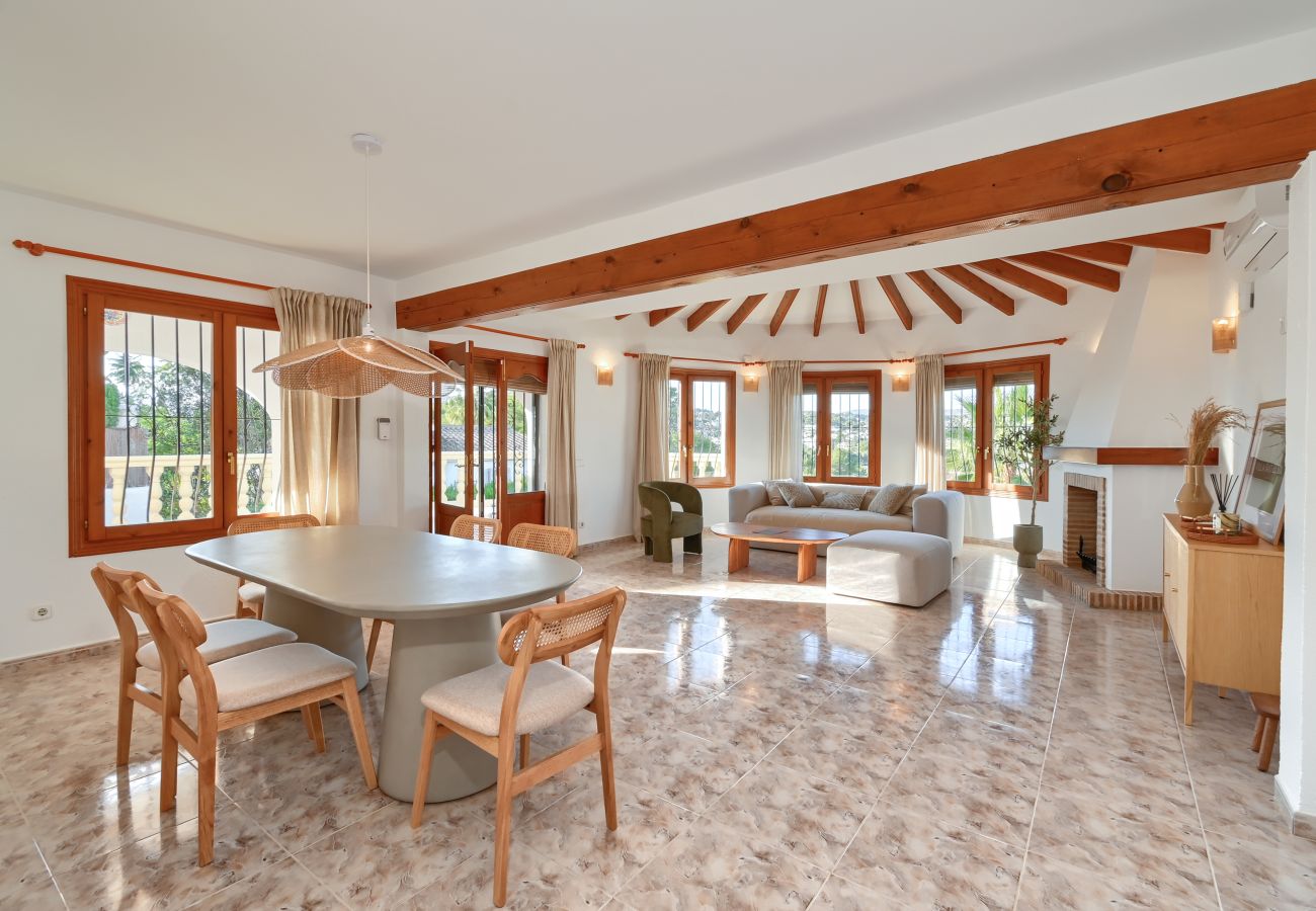 Villa in Moraira - Elegante Villa mit Platz für 8 Personen. – Privates Grundstück von 773 m² mit Garten und Terrasse.