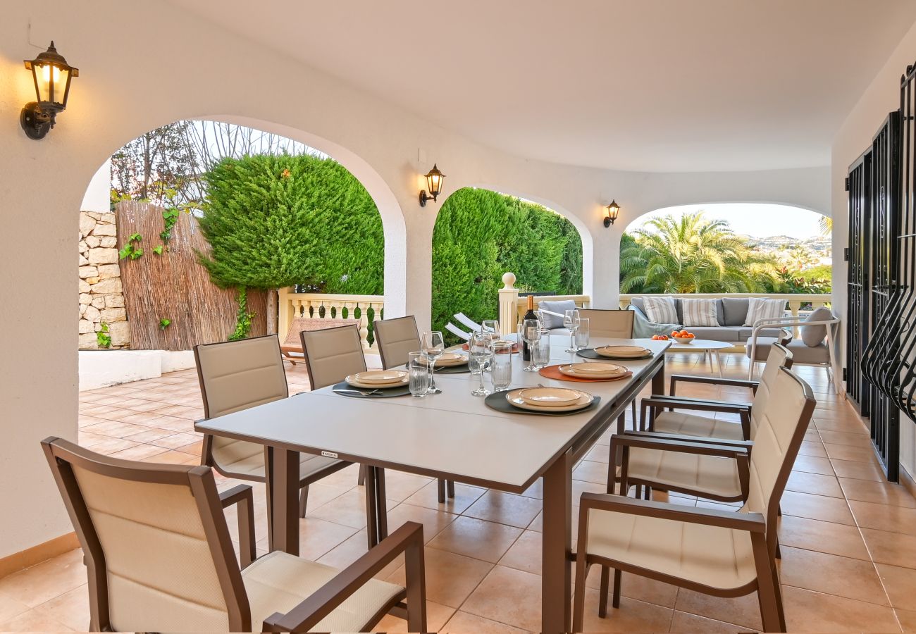 Villa in Moraira - Elegante Villa mit Platz für 8 Personen. – Privates Grundstück von 773 m² mit Garten und Terrasse.