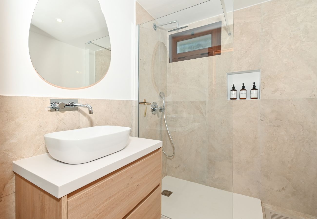 Villa in Moraira - Elegante Villa mit Platz für 8 Personen. – Privates Grundstück von 773 m² mit Garten und Terrasse.