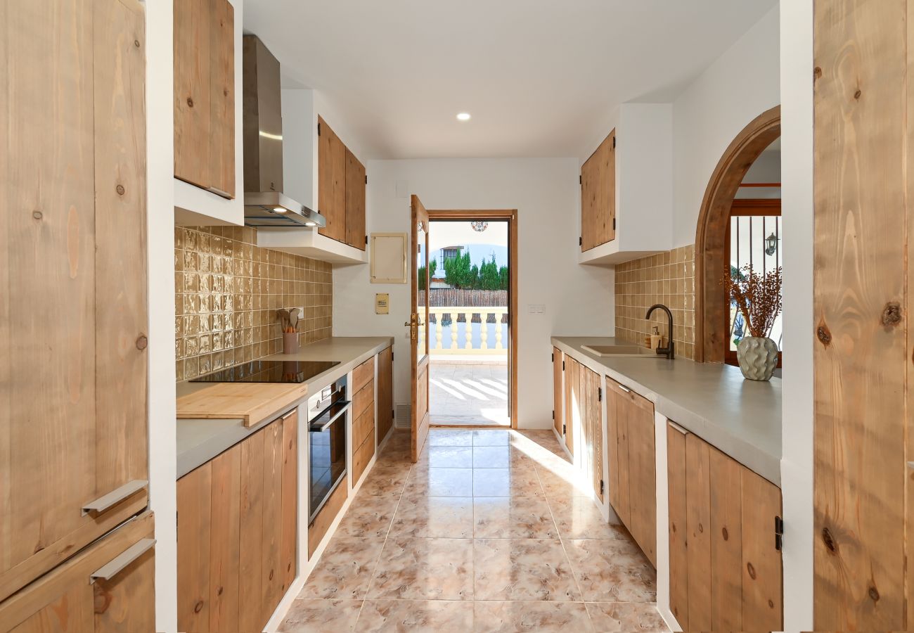 Villa in Moraira - Elegante Villa mit Platz für 8 Personen. – Privates Grundstück von 773 m² mit Garten und Terrasse.