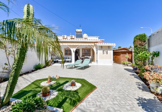 Bungalow/Linked villa in Denia - Casa Little Beach Denia